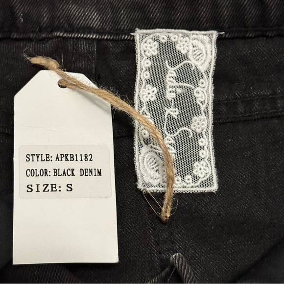 Sadie & Sage NWT Black Distressed Denim Shorts Sz S Raw Hem Micro 1.5" Inseam - Picture 6 of 11